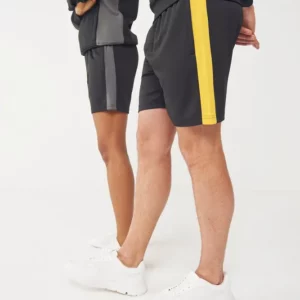 Adults Knitted Shorts With Zip Pockets