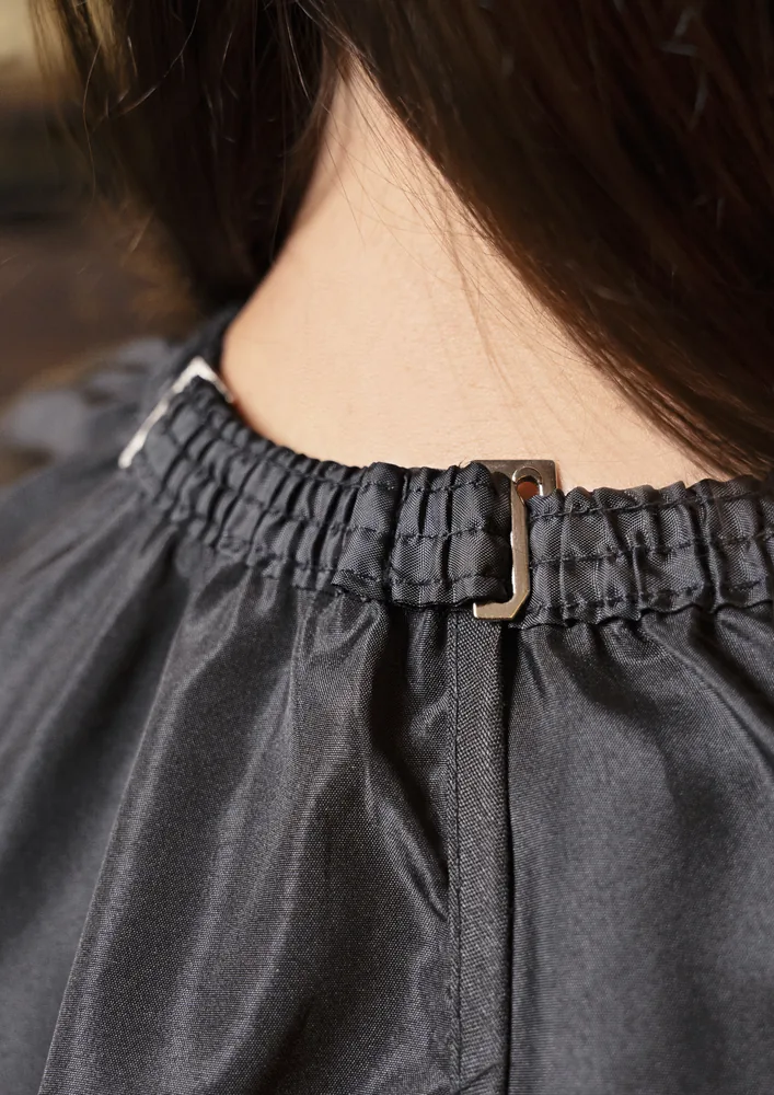 Water-Repellent Cutting Cape With Hand Grips – Image 6