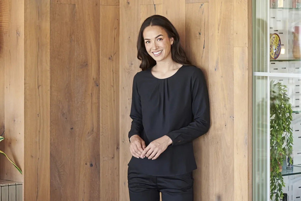 Ladies´ Pleat Front Long Sleeved Blouse